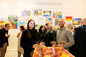Menschen in Hochschulgalerie