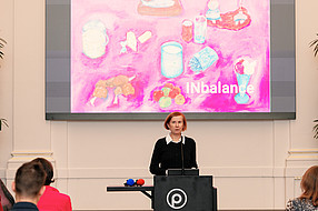 Katrin Bernhardt in der Aula